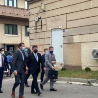 Lajçak takohet me kreun e PDK-së, Memli Krasniqi