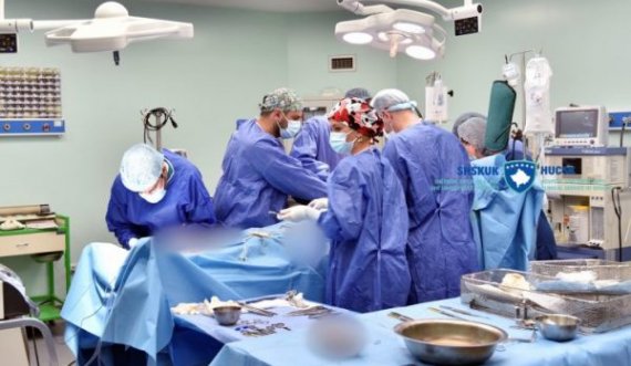 Mjekët në QKUK kryejnë me sukses një operacion në zemër të hapur te një 61-vjeçar
