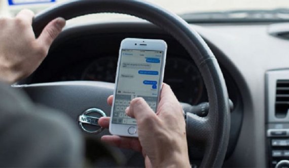 Policia paralajmëron qytetarët: Ja çfarë iu ndodh nëse përdorni telefonin gjatë vozitjes 