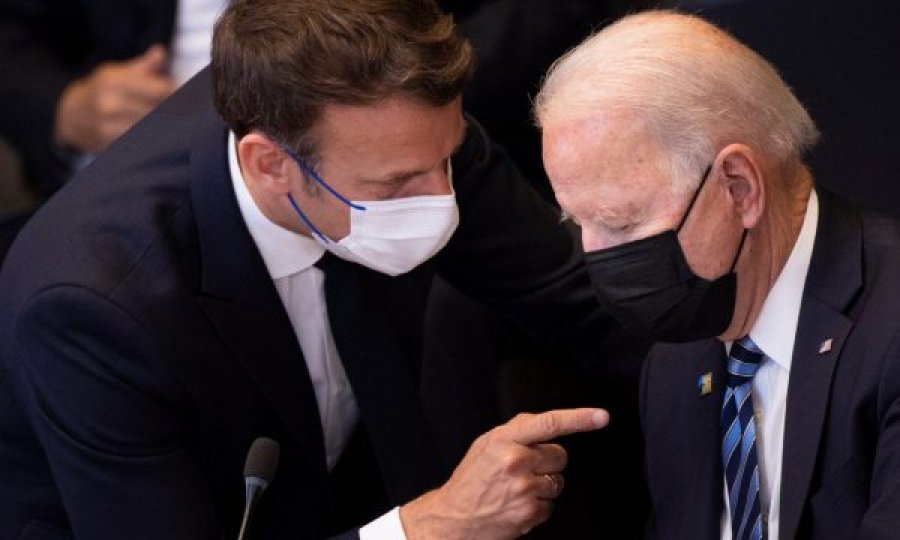 Franca akuzon rëndë Bidenin për paktin: Vendim brutal e “thikë pas shpine”, veprove si Trumpi