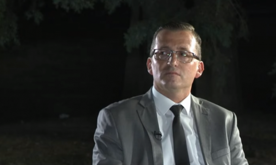  Kandidati i LDK’së për kryetar të Rahovecit ndalet gjatë transmetimit “live” pasi filloi të thirret ezani 