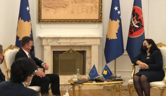 Presidentja Osmani pret në takim Emisarin e BE-së, Lajçak