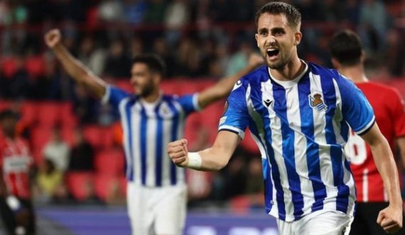 Januzaj shënon një gol të bukur, por i anulohet nga VAR-i