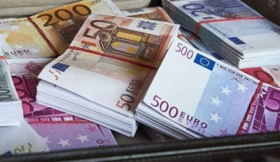 Sa miliardë euro mbajnë shqiptarët në banka?
