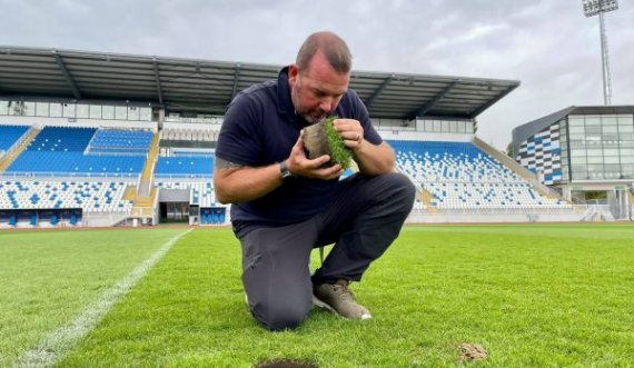  Eksperti britanik inspektoi fushën e stadiumit “Fadil Vokrri”, sugjeron riparimin e saj 