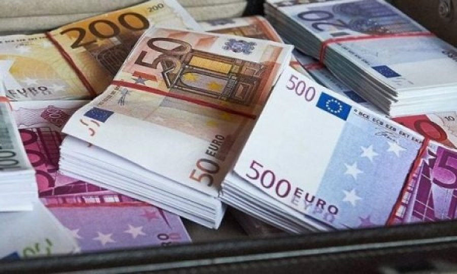 Sa miliardë euro mbajnë shqiptarët në banka?