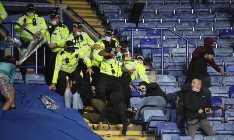 Arrestohen rebelët pas përleshjeve mes tifozëve në Leicester-Napoli, ajo që nuk u pa mbrëmë