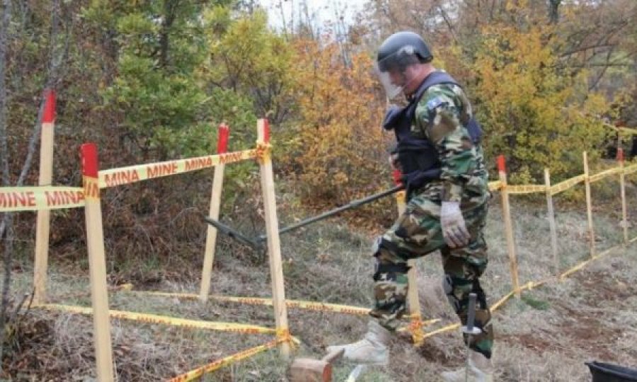  Policia tërheq një mjet të pashpërthyer në Mitrovicë 