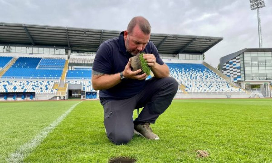  Eksperti britanik inspektoi fushën e stadiumit “Fadil Vokrri”, sugjeron riparimin e saj 