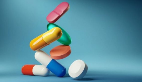 Antibiotikët mund të jenë shkaktar për kancerin e zorrës së trashë