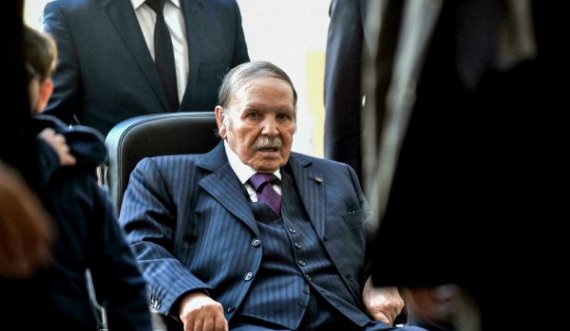 Vdes ish-presidenti i Algjerisë, Abdelaziz Bouteflika – politikani me një rekord botëror