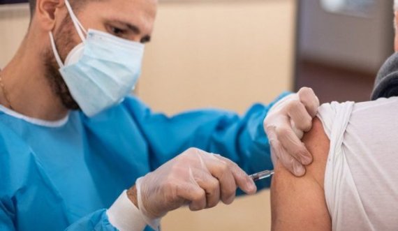 Kosovarët që ia mësyjnë vendeve të BE-së nga viti i ardhshëm duhet ta kenë dozën e tretë të vaksinës