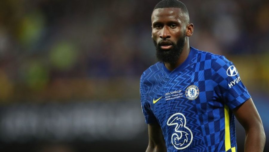 Chelsea vazhdon bisedimet me agjentin e Rudiger për kontratën e re, por palët janë larg marrëveshjes