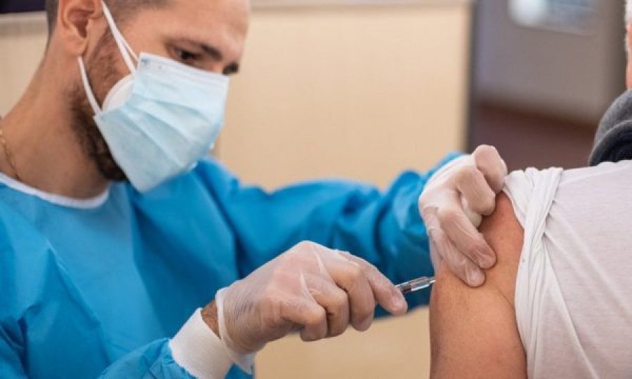 Ky shtet propozon që t’i paguajë personat 75 vjeç e lart për t’u vaksinuar kundër COVID-19