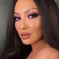 Adelina Ismaili shfaqet me fustan të gjatë, tregon anën e saj elegante