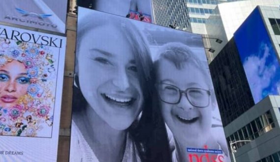 Fotografia e Leon Arifit shfaqet në ekranin gjigant të Times Square-it në New York 
