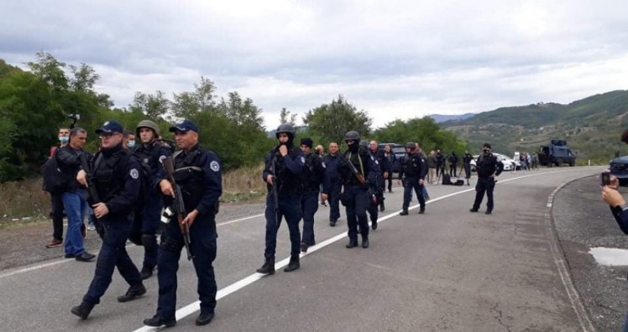 Përplasen protestuesit serb me policët kosovarë