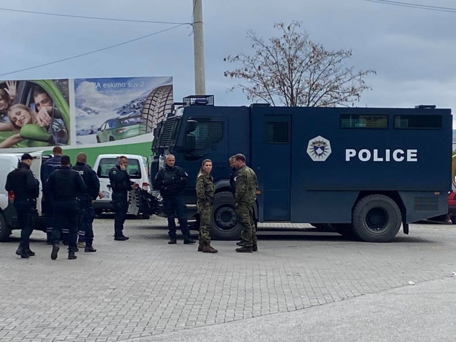 Zhvillimet e fundit:Forca të shumta të policisë dhe KFOR-it edhe në rrugët magjistrale për në kufirin me Serbinë