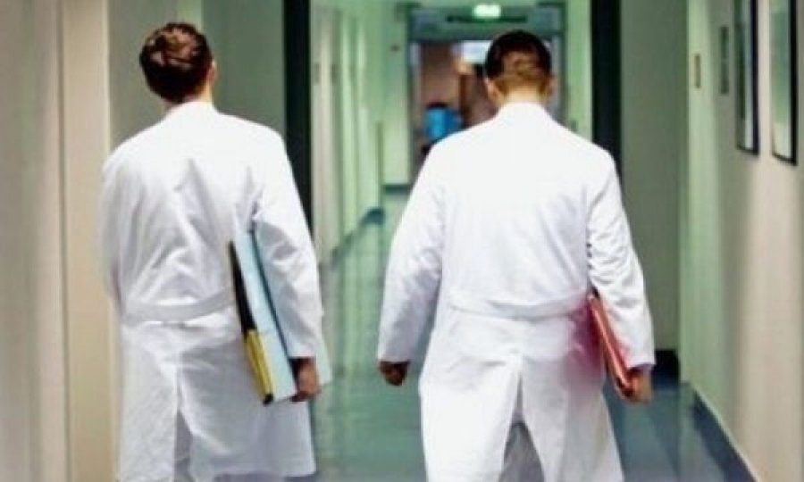 Me 630 euro në muaj në Kosovë, mjekët ia mësyjnë BE-së