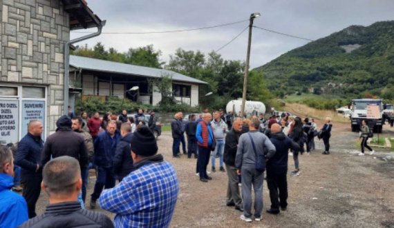 Ujë e bukë me vete, serbët janë mobilizuar deri ne ‘dhëmbë’, ja çka po ndodh aktualisht në Veri