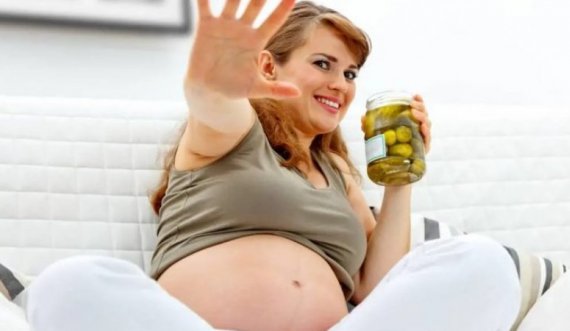 A është mirë që të hani turshi tash kur jeni shtatzënë? 