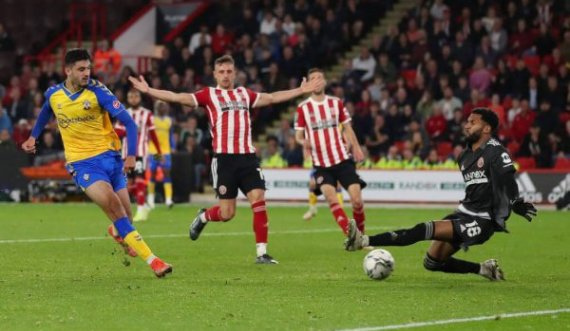 Broja humb penalltinë, por Southamptoni i shpëton eliminimit