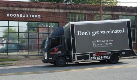 Fushata me kamion kufomash: Mos u vaksinoni, shihemi së shpejti