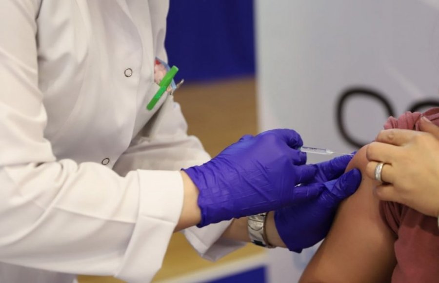 Vaksinohen edhe 12 144 persona në Kosovë