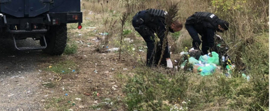 Policët e Kosovës pastrojnë zonën në Jarinjë në ditën e tretë të protestës