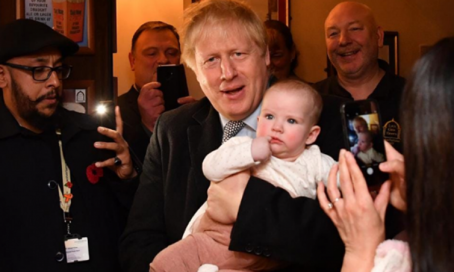Boris Johnson më në fund tregon sa fëmijë ka: “Ndërroj shumë pelena”