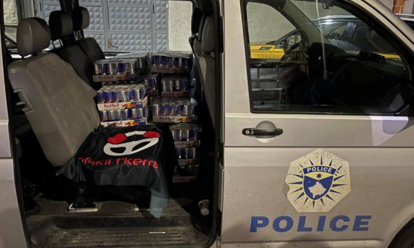 Qytetarët mbajnë me Red Bulla policët në Veri