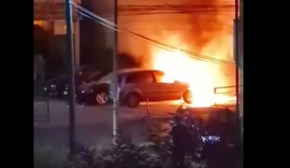  Zjarr i madh në Matiqan, digjet një veturë 