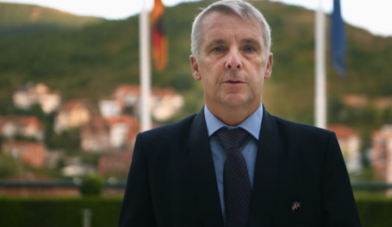 Ambasadori i Gjermanisë ka disa pyetje dhe një thirrje për kosovarët