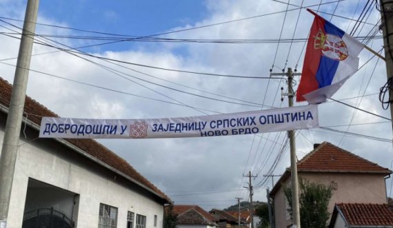'Mirë se vini në Asociacionin e Komunave Serbe', Policia heq pankartat në Novobërdë 