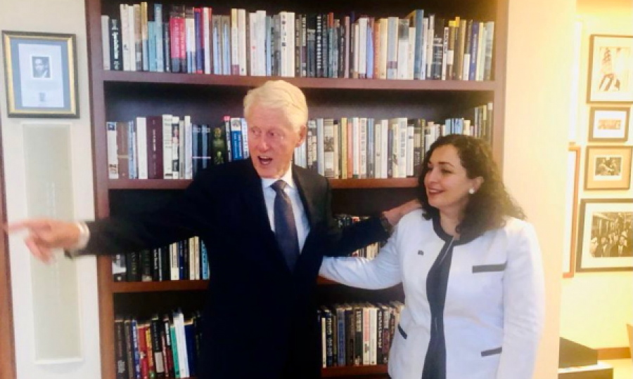 Vjosa Osmani takohet me Bill Clintonin: Kosova është e bekuar me miqtë më besnikë