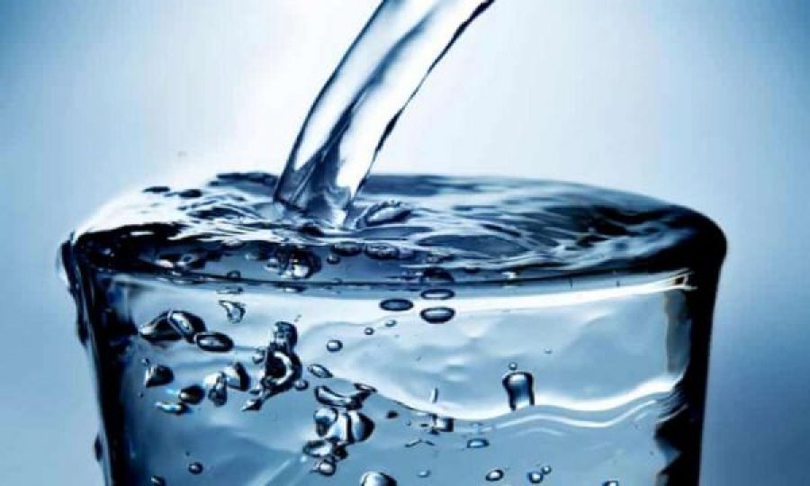 8 gota ujë në ditë ndihmojnë shëndetin e zemrës për dekada