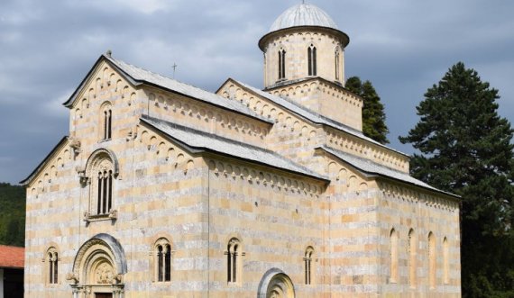  QUINT-i, pas deklaratës së Kushtetueses: Qeveria e Kosovës të zbatojë plotësisht vendimin për Manastirin e Deçanit 