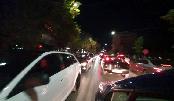 E premta në Prishtinë, bllokohet komunikacioni pak para orës policore 