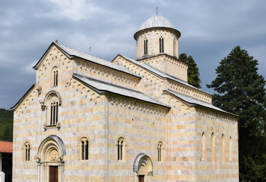  QUINT-i, pas deklaratës së Kushtetueses: Qeveria e Kosovës të zbatojë plotësisht vendimin për Manastirin e Deçanit 