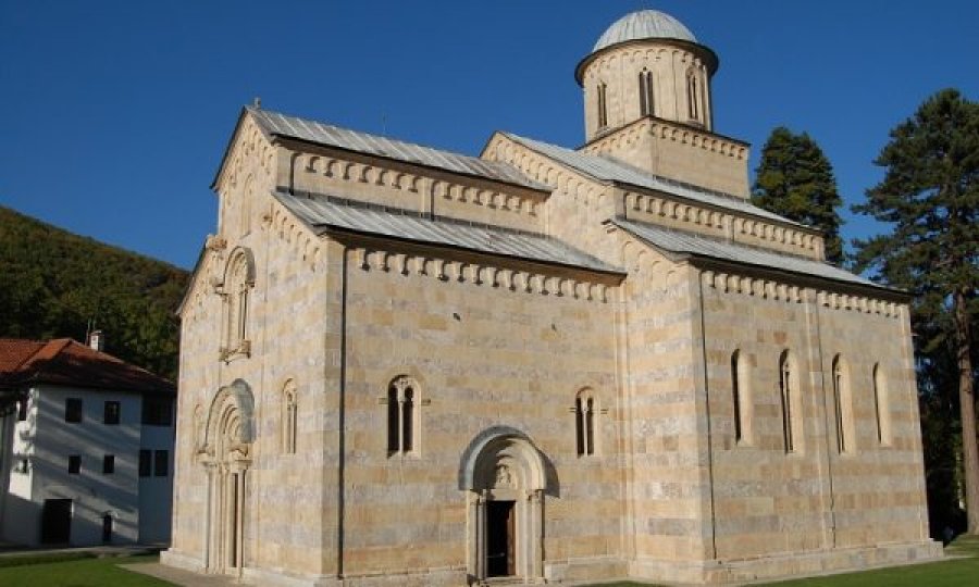 Kushtetuesja njofton Prokurorin e Shtetit për moszbatimin e vendimit për Manastirin e Deçanit