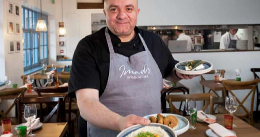  U largua nga Siria si refugjat 6 vjet më parë, tani është pronar i një restoranti në qendër të Londrës