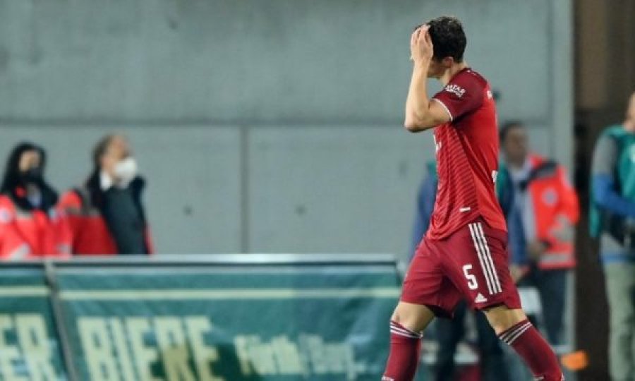  Ndërhyrje e ashpër, Pavard i Bayernit ndëshkohet direkt me të kuq 