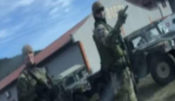 Ushtari i KFOR-it në Leposaviq: Përshëndet gazetarin serb me gishtin e mesëm