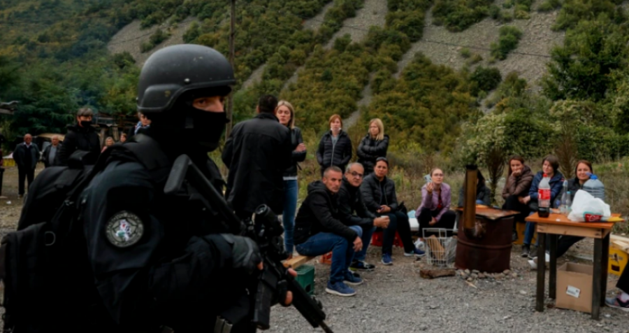 Serbët e Kosovës të frikësuar, po detyrohen të qëndrojnë në barrikadat në Jarinjë dhe Bërnjak 
