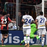 Ylli i Serie A dje shënoi gol duke mbajtur në dorë një shishe uji