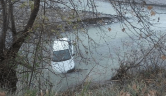 Prizren: Vetura bie në lum, vdes shoferi dhe lëndohen dy të tjerë