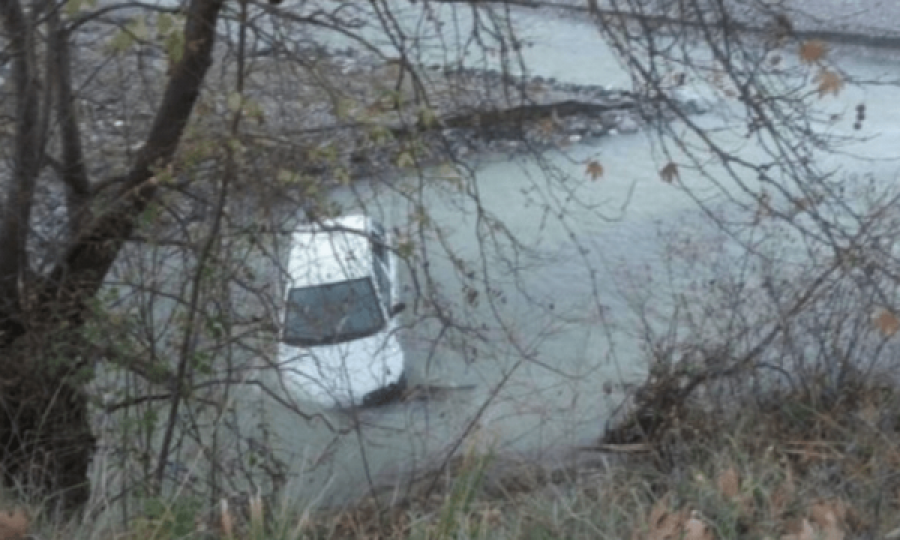 Prizren: Vetura bie në lum, vdes shoferi dhe lëndohen dy të tjerë