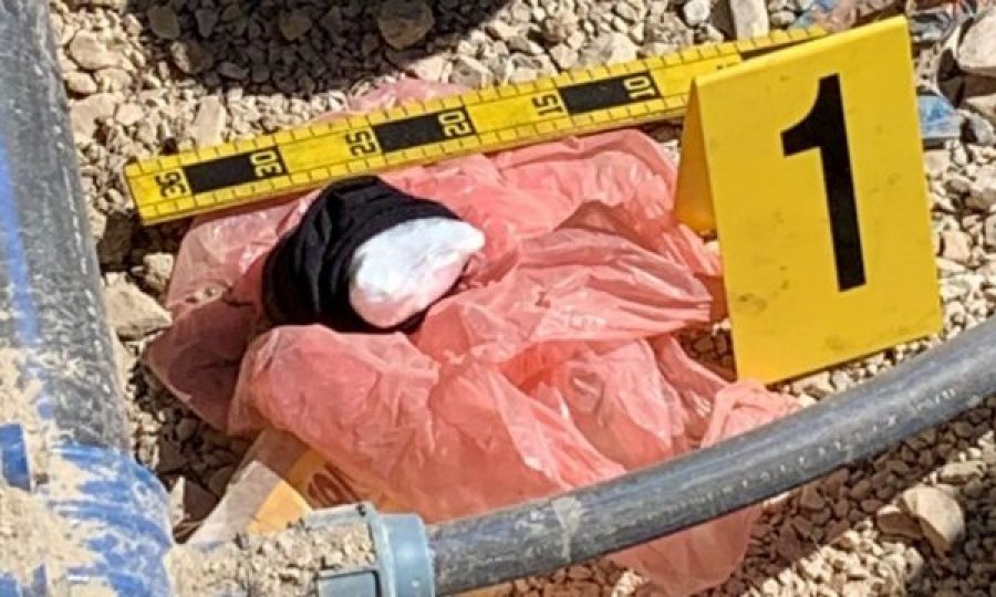 E fshehën në çorape kokainën, të dyshuarit kapen nga Policia e Kosovës