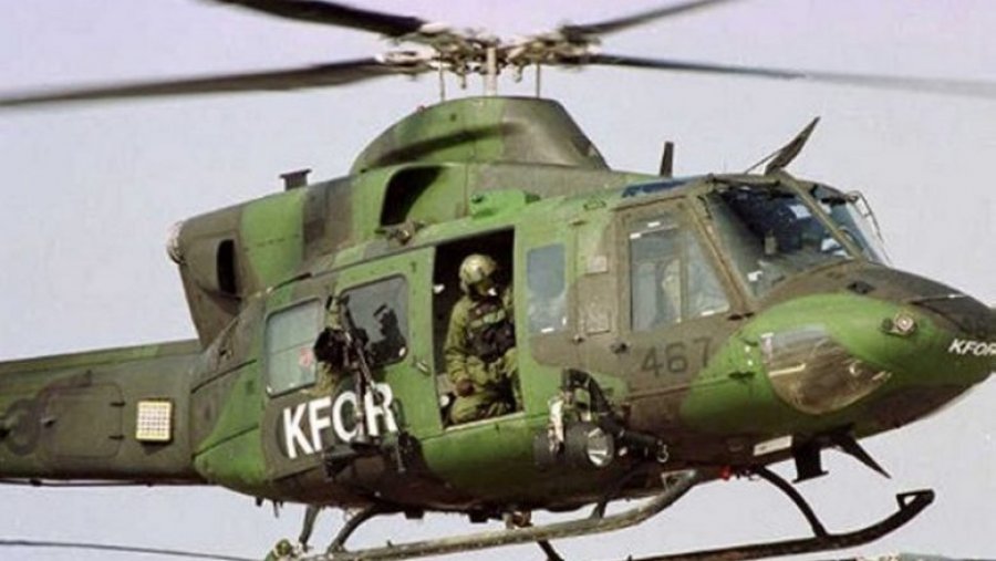 Helikopteri i KFOR-it patrullon mbi veri gjysmë ore pas fluturimit të aeroplanëve serbë