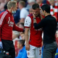 Trajneri i Arsenalit i brengosur me lëndimin e Xhakës